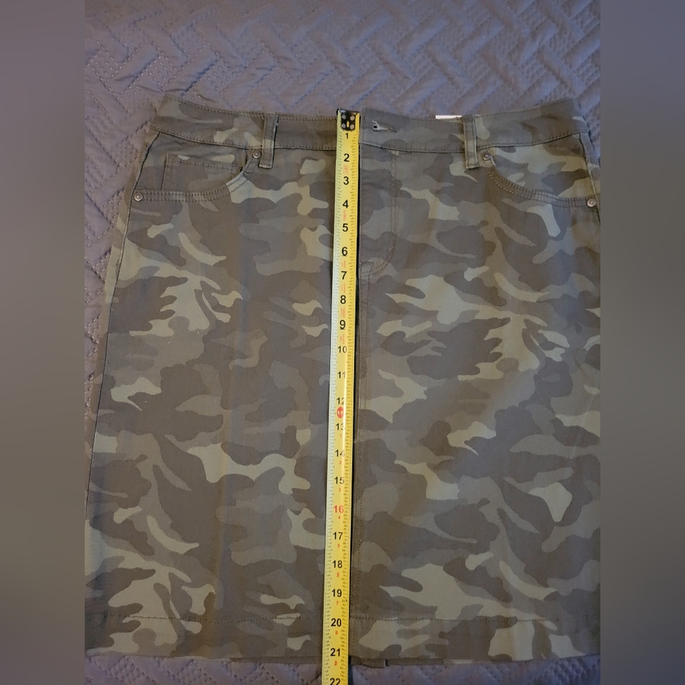 Camo mini skirt